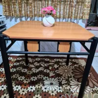 میز نهار خوری کاملا سالم و نو