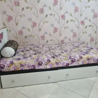 تخت چوبی