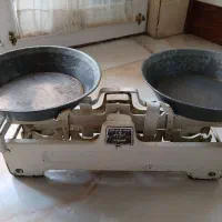 ترازوی دو کفه ای