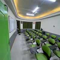 کال سنتر خانم (منشی تماس تلفنی)