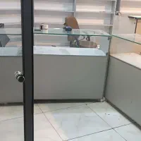 ویترین مغازه زیر قیمت