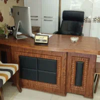 یک نفر مسئول آموزش و استخدام خانم