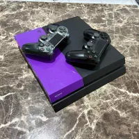 دستگاه  PS4 کاملا سالم و در حد نو همراه ۱۲ بازی