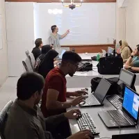 آموزش و استخدام برنامه نویس react (جذب نفرات برتر)