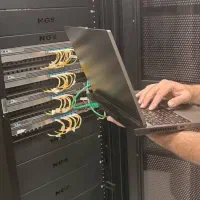 خدمات تخصصی شبکه و سرور برای شرکت‌ها