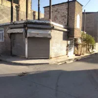 ویلایی ۱۶۰ متر دو نبش دارای مغازه