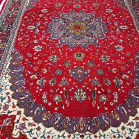 یک جفت فرش ماشینی لاکی رنگ تمیز بدون پارگی