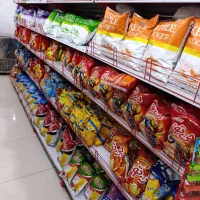 یخچال و قفسه و دستگاه قهوه