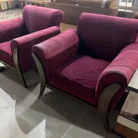 دو دست مبلمان قرمز و قهوه ای سالم