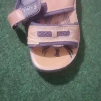 چند عدد کفش و صندل کوچک بفروش میرسد