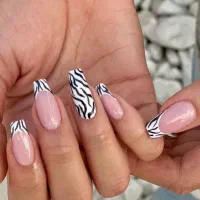 کاشت مژه و کاشت ناخن جفتش باهم 700تومان