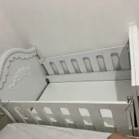 تخت کنار مادر