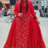 تعدادی لباس محلی در حد نو به فروش میرسد