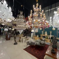 پرسنل خانم فروش گالری لوستر فروشی