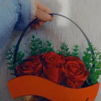 سبد گل قرمز