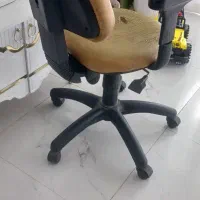 صندلی اداری سالم