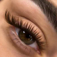 اموزش همراه با استخدام اکستنشن و کاشت ولیفت مژه