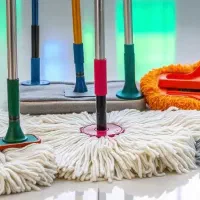 نظافتچی با تجربه و حرفه ای