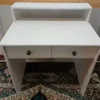 میز تحریر یا میز آرایش