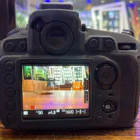 دوربین نیکون d810 با لنز ۲۴ ۱۲۰
