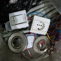 کلید پریز سرپیچ هالوژن با قاب فلزی