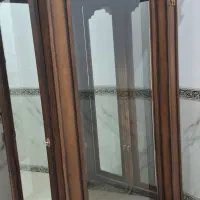 ویترین چوبی بزرگ