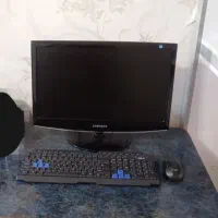 کامپیوتر سامسونگ با میز و صندلی