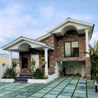 ویلا نیم پیلوت خاص‌پسند نمای آجری گرم/طراحی اصولی