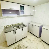 کابینت فلزی درهاش و صحفه هاش ام دی اف میباشد