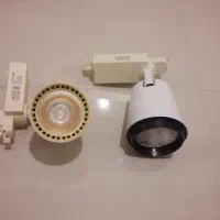 چراغ ریلی قابل تنظیم پروژگتور پنل سقفی تو کار تخت.