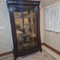 ویترین ۴ طبقه چوبی بسیار تمیز