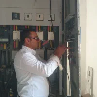 برقکار صنعتی(ساخت وتعمیر تابلو برق)