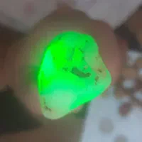 سنگ طلا خام ۲۴عیار و تعدادی زمرد سبز