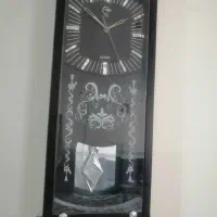 ساعت دیواری زیبا در حد نو