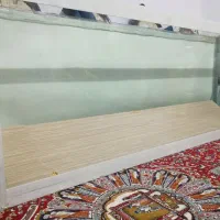 اکواریوم بزرگ با میز