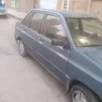 یک عدد موتور برف پاک کن.