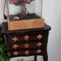 میز همراه با گلدان