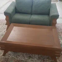 کاناپه دو نفره و میز تمام چوب طرح مدرن