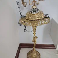 تلفن و میز تلفن برنجی