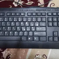 ۲ عدد کیبورد ، مانیتور