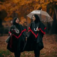 عکاسی ویژه فارغ التحصیلی همراه لباس و تولد.