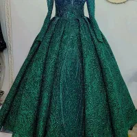 چند عدد لباس عروس بفروش میرسد