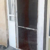 یک عدد سینک و یک عدد درب توری