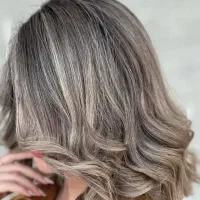 نیازمند مدل برای کوتاهی مو زیر نظر مربی هستم