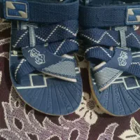 کفش و لباس بچگانه