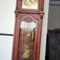 ساعت دیواری ایستاده
