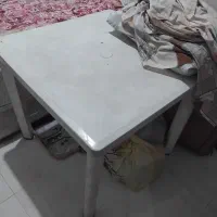 میز پلاستیکی