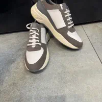 یک جفت کتونی سایز ۴۱