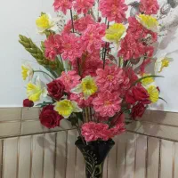 ۱۴ شاخه گل همراه با گلدون