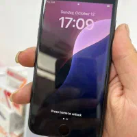 اپل iPhone SE (2020) با حافظهٔ ۱۲۸ گیگابایت